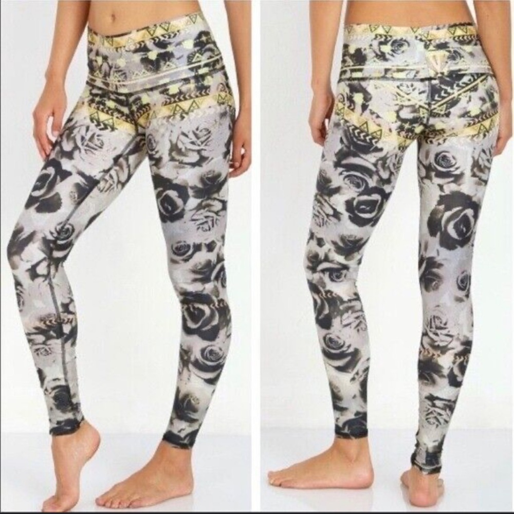 Teeki Hot Pant Desert Rose Size Small